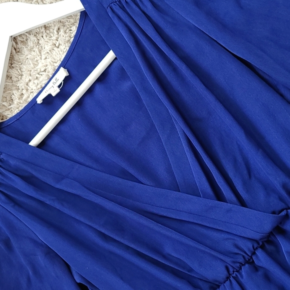 Blue along sleeved mini dress - Picture 2 of 3